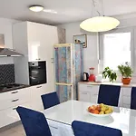 Bulimbasic Apartment *