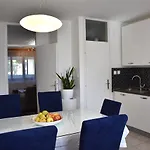 Bulimbasic Apartment Split