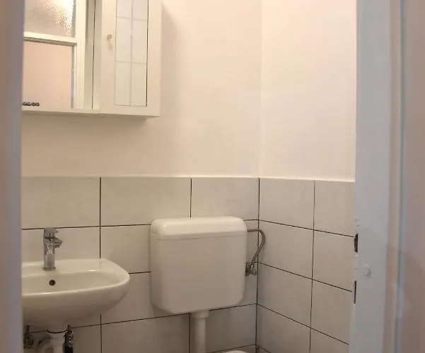 Bulimbasic Apartment Split